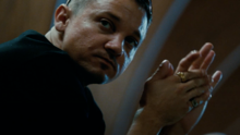 杰瑞米·雷纳 (Jeremy Renner) 一月份摔断 30 处骨头后，现在开始慢跑